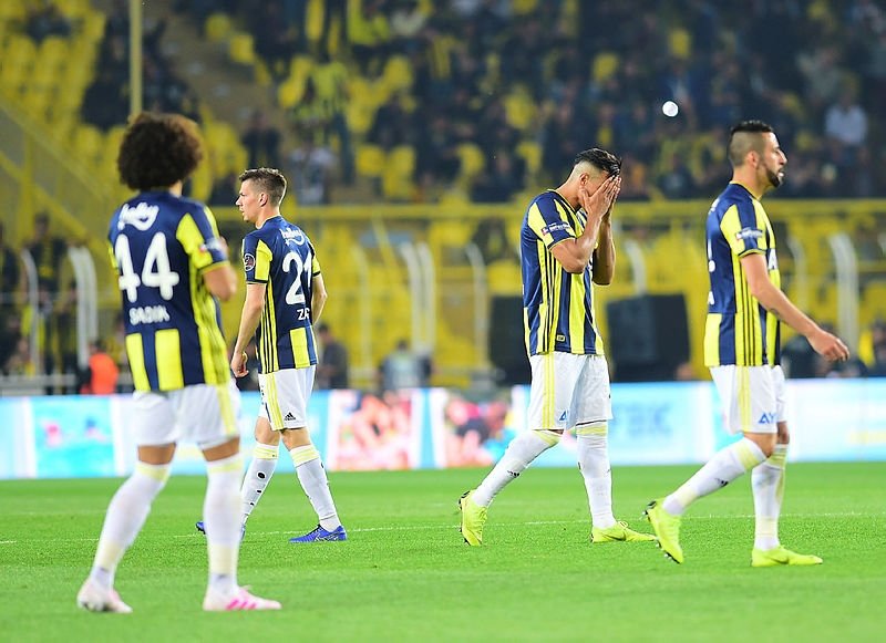 Fenerbahçe’de büyük şok! Maaşlar ödenmedi!