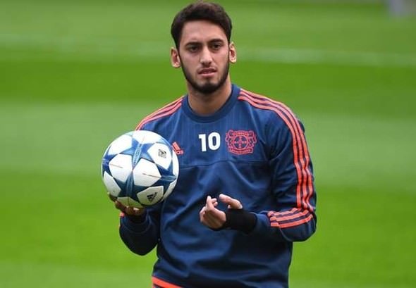 Hakan Çalhanoğlu dünya devine transferini açıkladı!