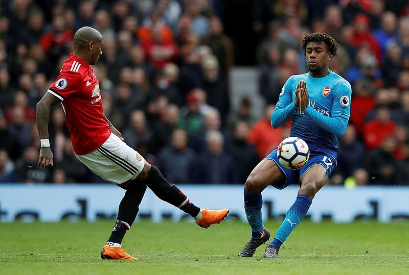 Fenerbahçe’ye Ashley Young’dan yeşil ışık