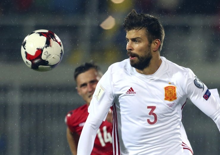 Pique’den şok hareket!