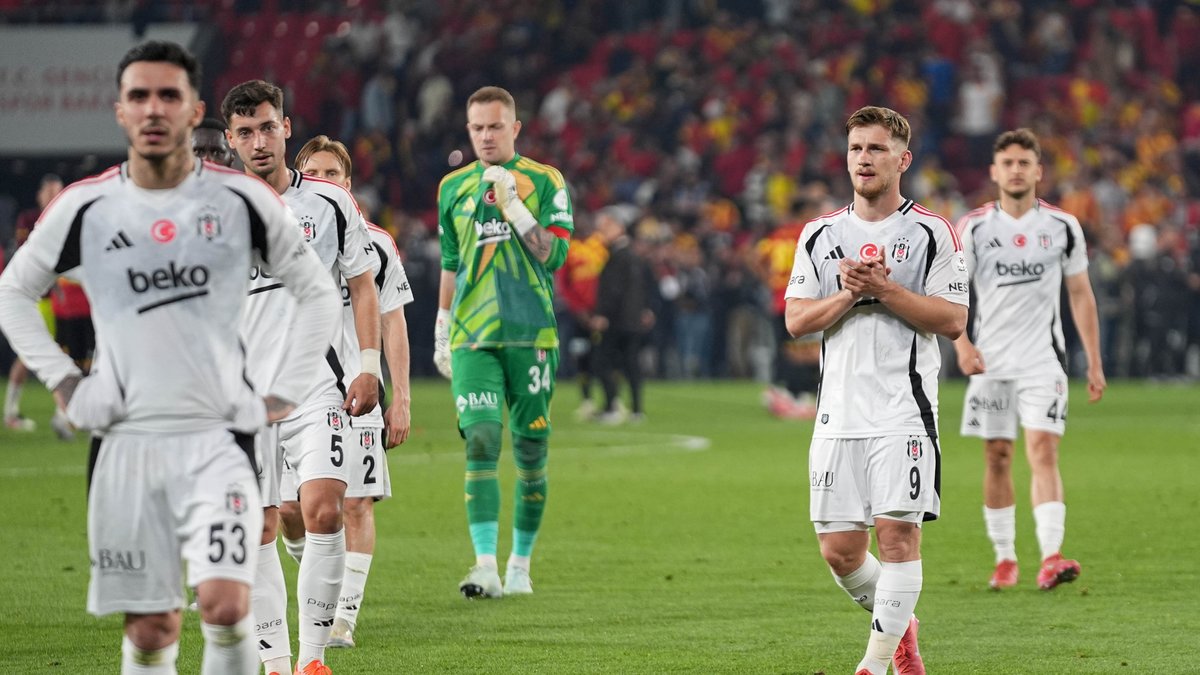 Spor yazarları Göztepe - Beşiktaş maçını değerlendirdi! Spor yazarları Göztepe - Beşiktaş maçını değerlendirdi!