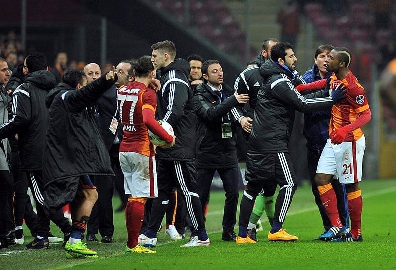 Arena koridorlarında büyük kavga