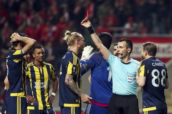 UEFA’dan flaş karar! Beşiktaş’ı yakan hakem...