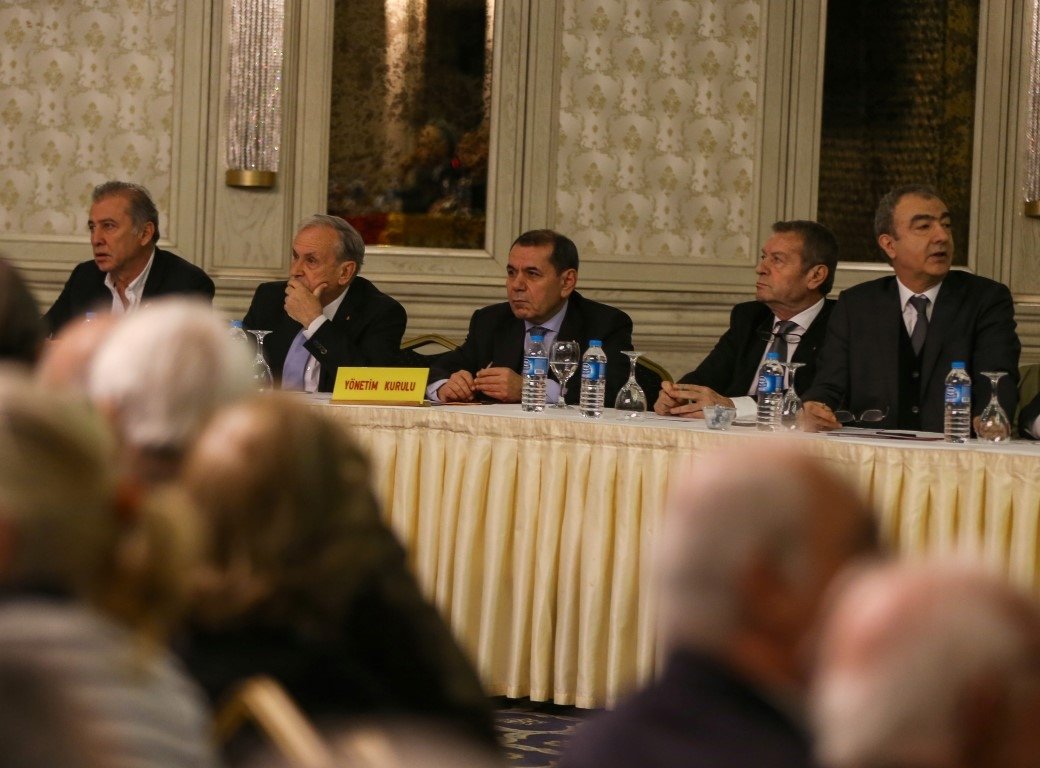 Galatasaray’da futbolcular borçlu çıktı