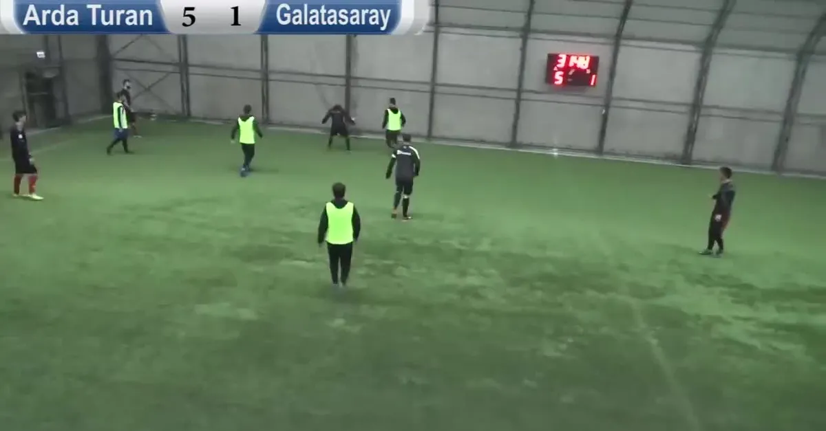 İşte Arda Turan'ın halı sahada attığı müthiş gol!