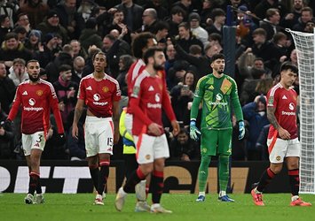 Altay'lı ManU lig kupasına veda etti!