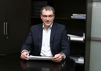 Comolli imzalıyor