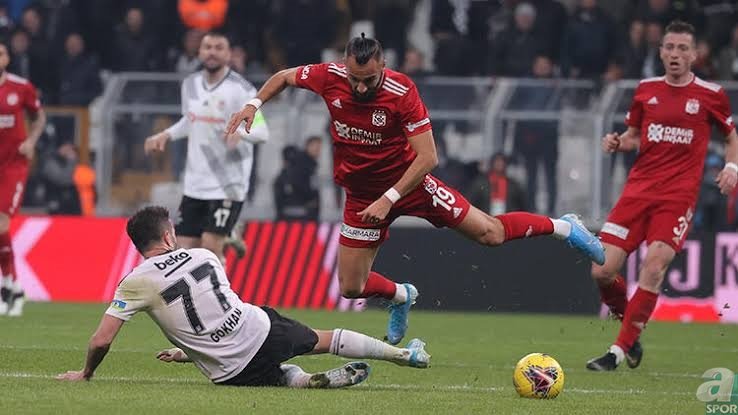 Süper Lig’de çok konuşulacak transfer! Galatasaraylı isim Beşiktaş yolunda