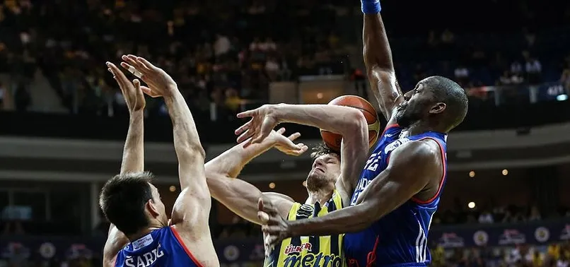 Fenerbahçe, Anadolu Efes karşısında seriyi 3-1'e getirdi