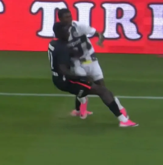 Beşiktaş 10 kişi kaldı! Kassoum Ouattara oyundan atıldı - 1