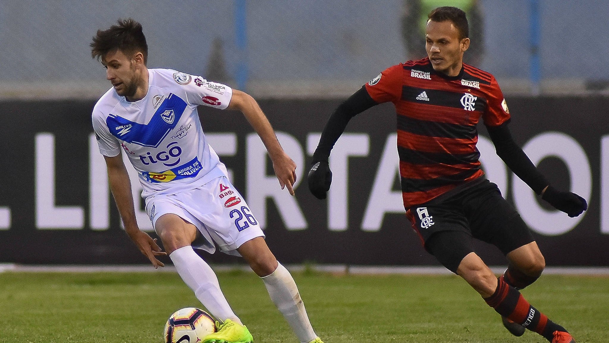 Fenerbahçe sol bekini Brezilya’da buldu! İlk temas kuruldu