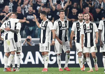Juventus, Napoli'yi rahat geçti
