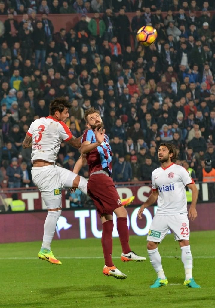 Trabzonspor-Antalyaspor karşılaşmasından kareler