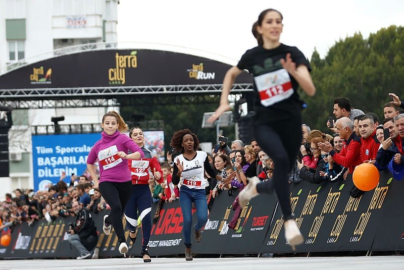 Antalya’da Yüksek Topuk Koşusu
