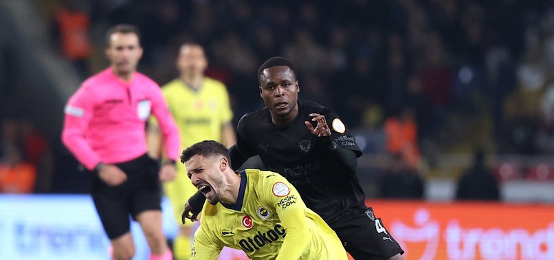 Erman Toroğlu değerlendirdi! Massanga kırmızı görmeli miydi?