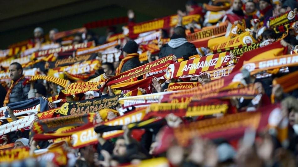 Galatasaray taraftarından koreografi şovu