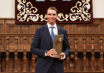 Nadal ödülünü Kral 6. Felipe'den aldı