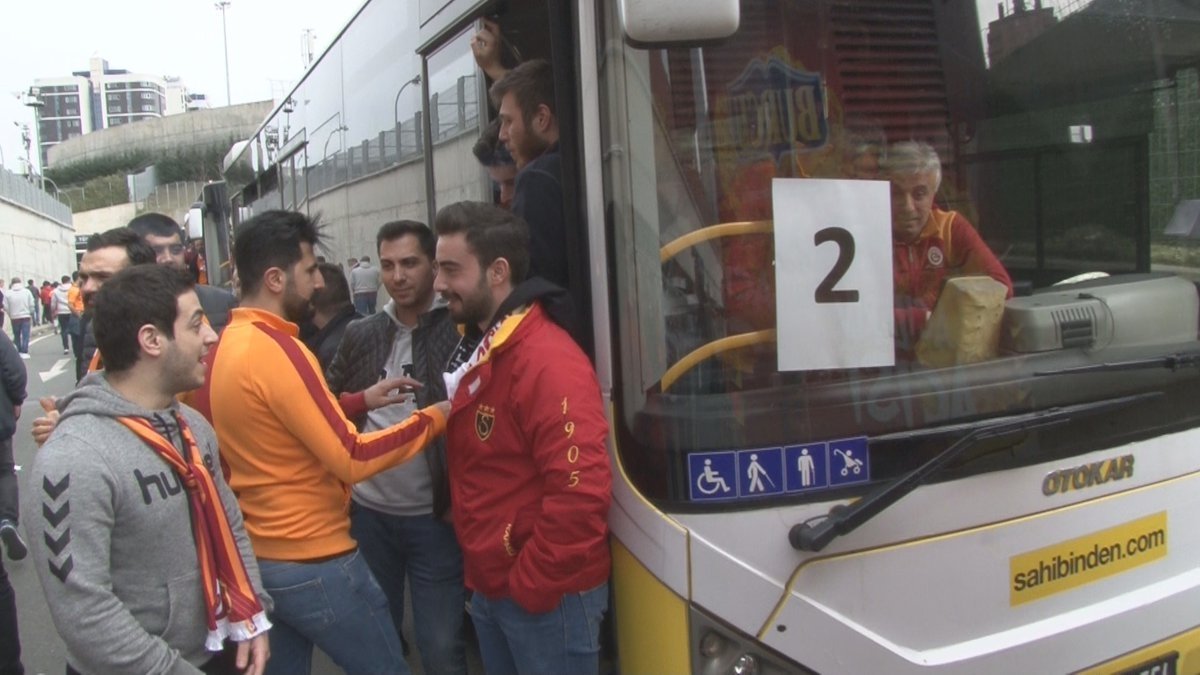 Galatasaray taraftarı yola çıktı
