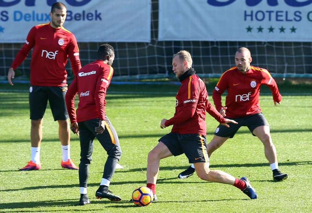 Sneijder transfer iddialarına cevap verdi