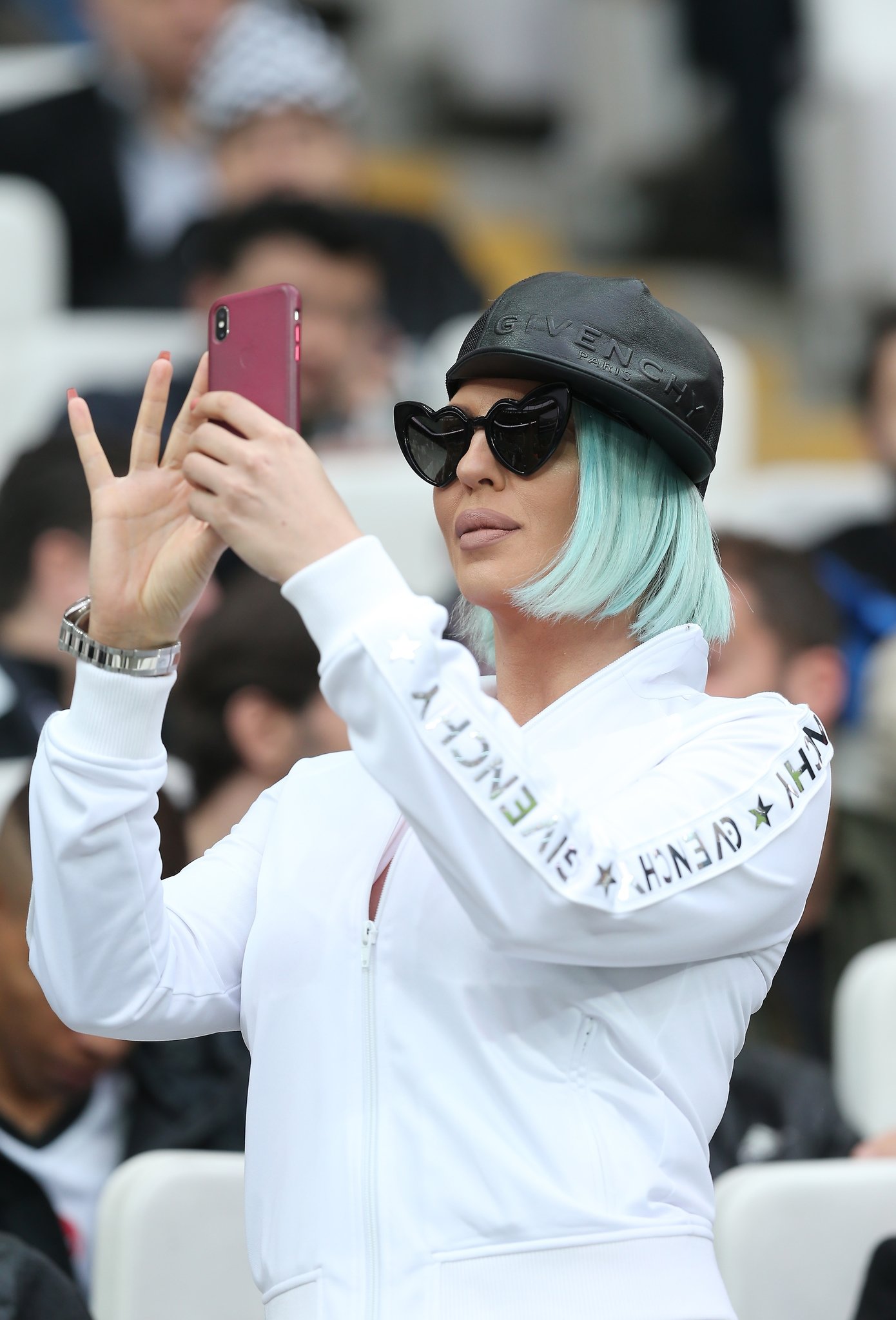 Beşiktaş tribünlerinde yenge rüzgarı