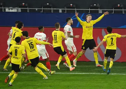 Son dakika spor haberleri: Borussia Dortmund - Sevilla maçında gergin anlar! Erling Haaland...