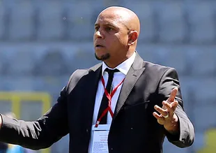 Fenerbahçe'de Roberto Carlos sürprizi!