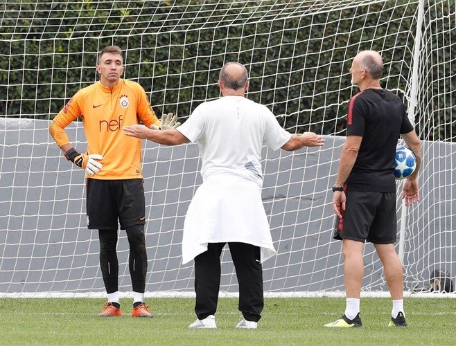 G.Saray antrenmanında Åampiyonlar Ligi topu sürprizi