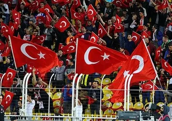 Şehit aileleri milli maçta