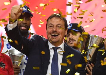 Yılın koçu Ergin Ataman! Bir ilki daha gerçekleştirdi