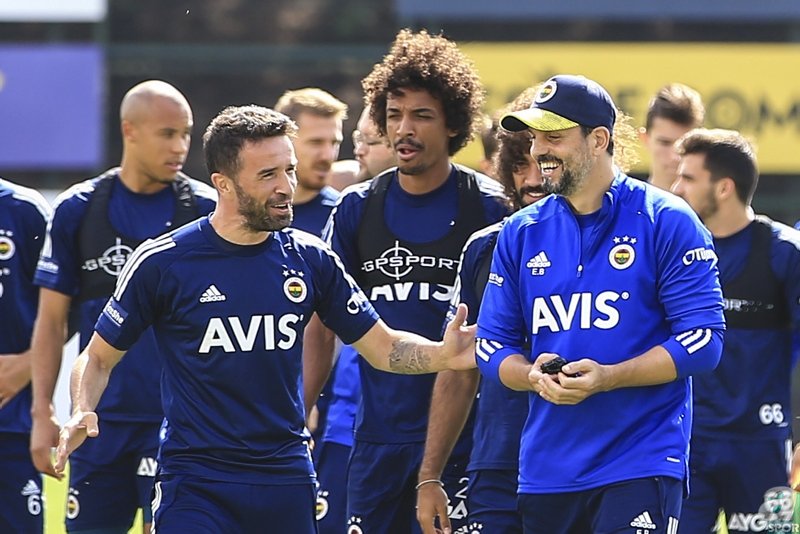 Fenerbahçe’de 2 ayrılık 4 transfer! Erol Bulut onay verdi