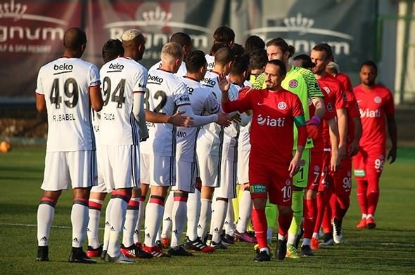 Beşiktaş’ta savunma dağıldı! Oyuncular tartıştı...