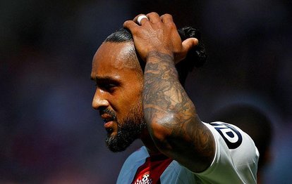 Theo Walcott futbolu bıraktı