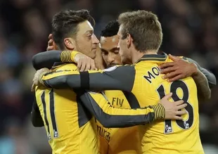 Londra derbisini Arsenal farklı kazandı