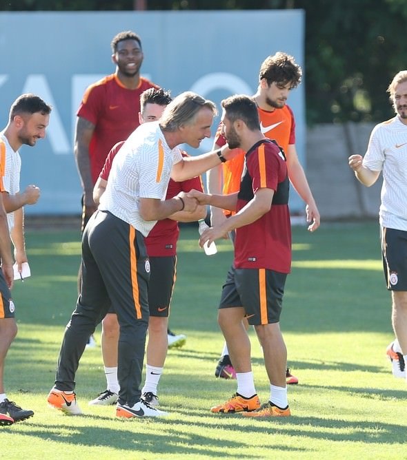 Sabri Sarıoğlu, Jan Olde Riekerink’in elini öptü!