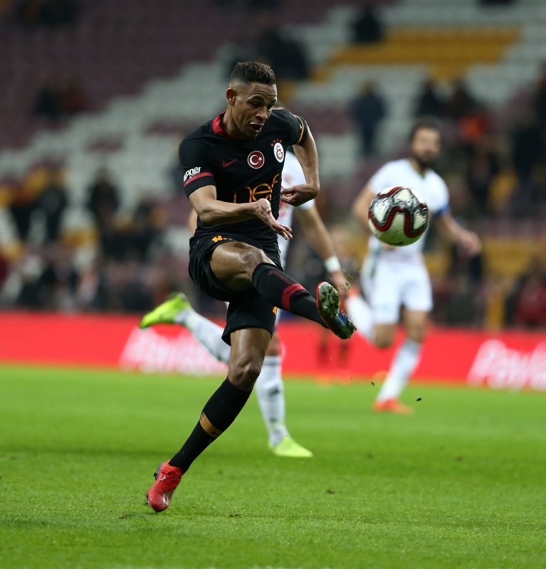 Galatasaray’da orta saha sil baştan!