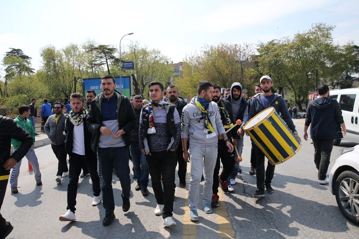 Fenerbahçe taraftarı Türk Telekom Arena’ya geldi