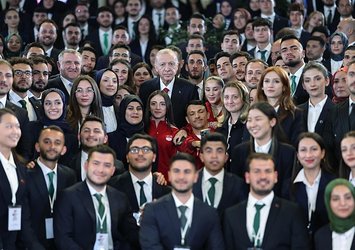 Başkan Erdoğan gençler ve milli sporcularla bir araya geldi!