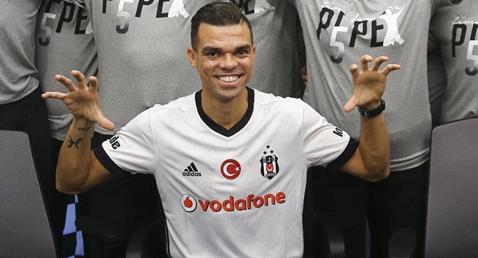 Türkiye’de oynamış en kariyerli futbolcular