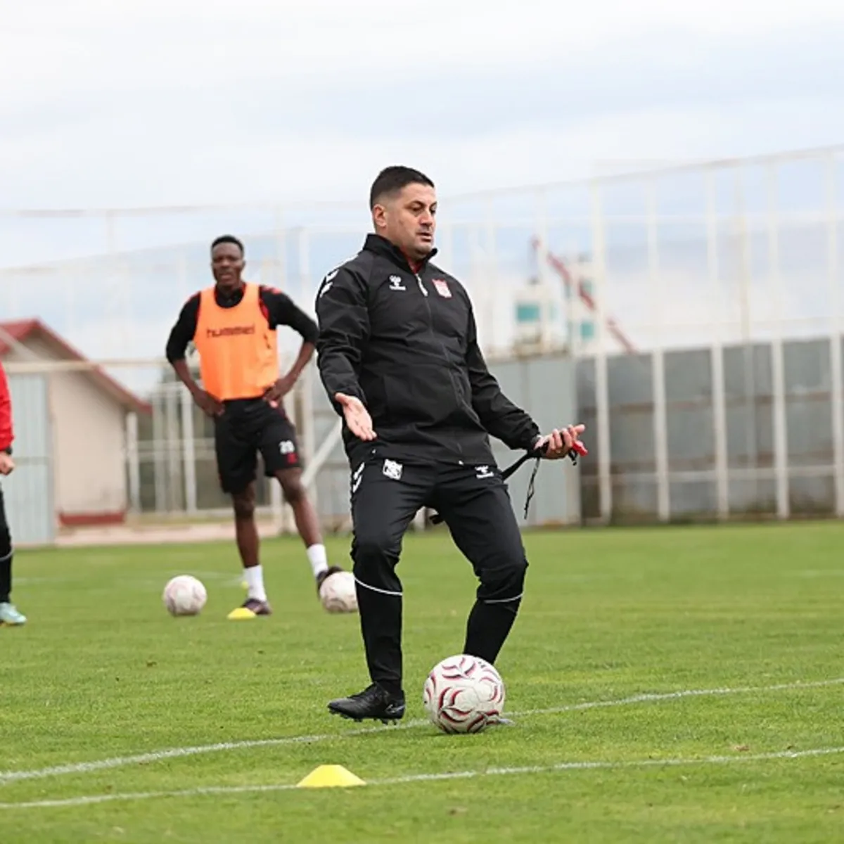 Sivasspor'da Teknik Direktörlük İçin Çağdaş Çavuş İmzayı Attı