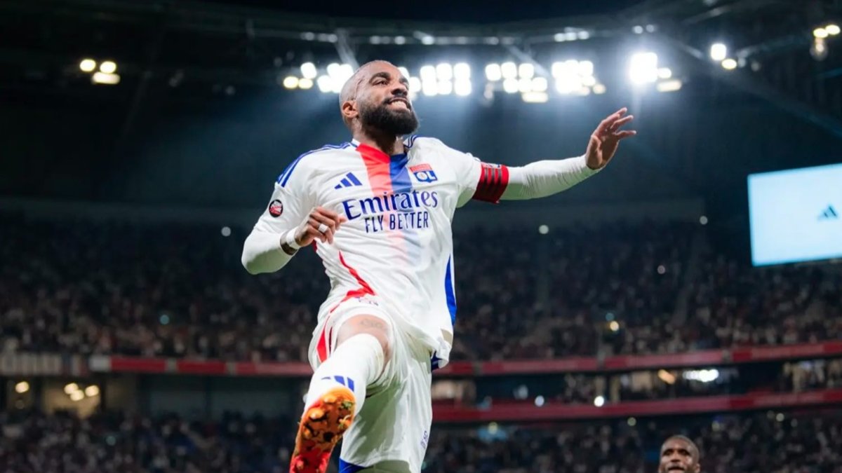 Beşiktaş'ta Lacazette yangını! Görüşmeler başladı Beşiktaş'ta Lacazette yangını! Görüşmeler başladı