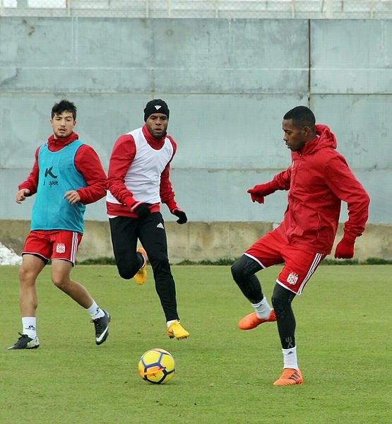 Robinho ilk antrenmanına çıktı