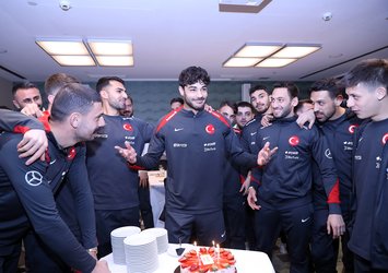 Milli takımda Ozan Kabak'ın doğum günü kutlandı
