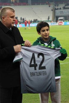 Konya'da duygusal anlar! Şehit Sekin'in oğlu Konya'da