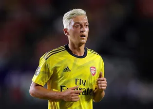 Mesut Özil Arsenal'den ayrılıyor