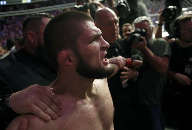 Dünya Khabib Nurmagomedov’u konuşuyor
