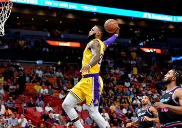 LeBron'dan eski takımına 51 sayı