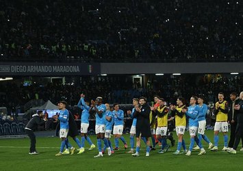 Napoli sahasında Juventus'u devirdi