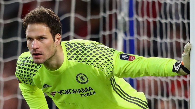 İngilizlerden Fenerbahçe için Asmir Begovic iddiası!