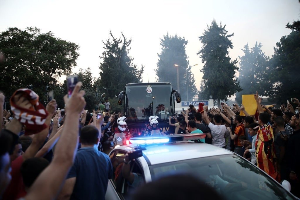 Galatasaray, Adana’da coşkuyla karşılandı
