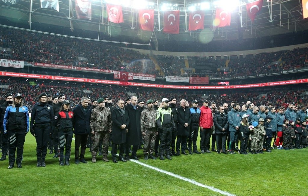 Yıldızlar teröre karşı sahaya indi